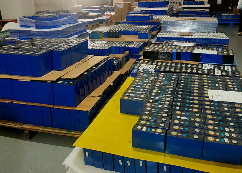 Systèmes de montage de panneaux photovoltaïques au lithium-ion 48V 3kwh 5kwh 15kwh Structure de montage de modules solaires