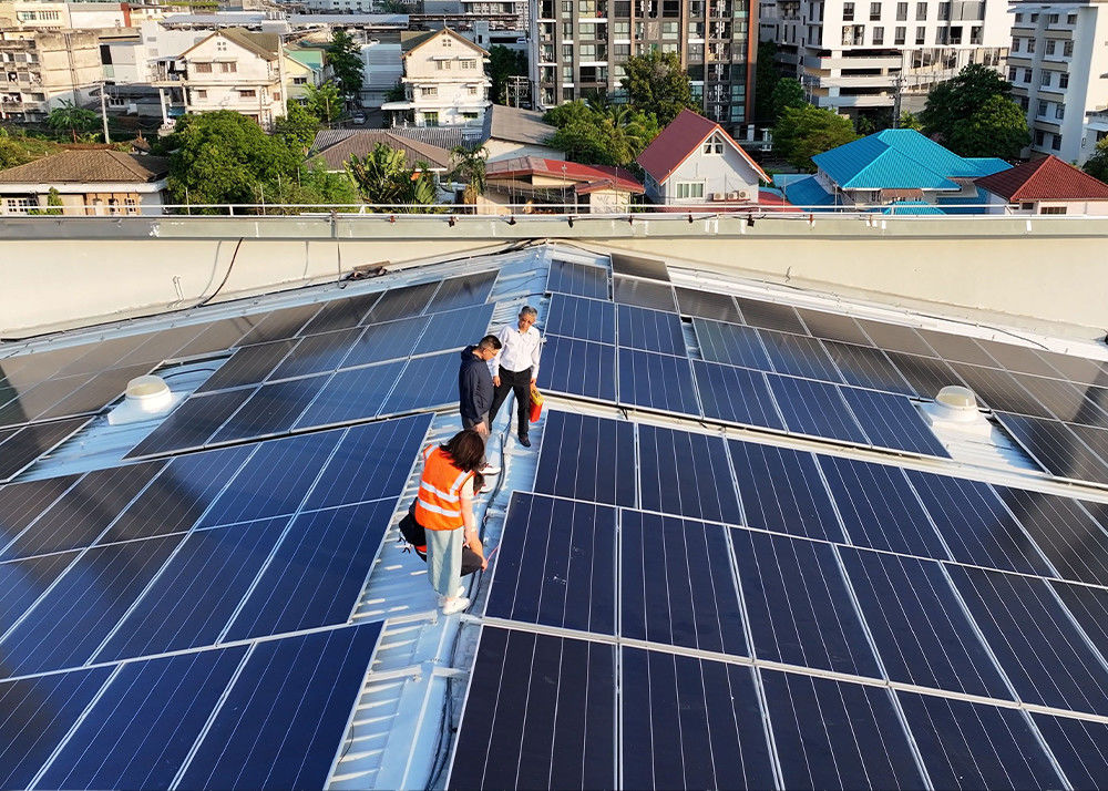 Système complet de stockage d'énergie solaire de 5kw 8kw 10kw 12kw 25kw 30kw pour la maison sur le réseau