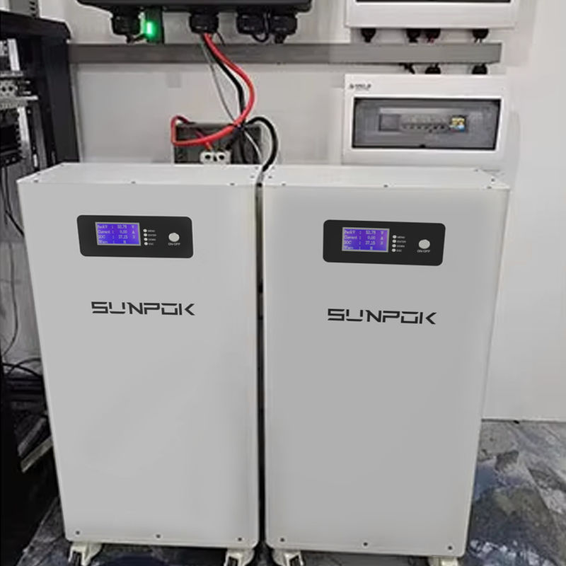 15KWh Pack de batterie pour la maison 51.2V 15kw Piles au lithium-ion 300Ah LFP Lifepo4 48V Piles solaires